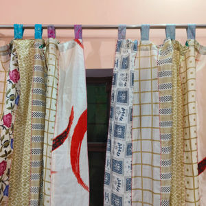 Seda Beige Boho Étnico Colgante de pared Gypsy Hippy Estilo Cortinas y cenefas Sari Inspirado Decoración para el hogar en estilo bohemio - Product Image 1