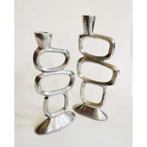 Bougeoir élégant en aluminium avec des détails artistiques uniques et une construction en métal de qualité supérieure pour la décoration - Product Image 2