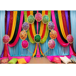 Décoration de scène de Mehndi parfaite avec des parapluies, thème Rajasthani, toile de fond de Mehndi avec des parapluies colorés, aménagements pour Mehndi et Sangeet - Product Image 1