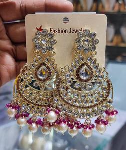 INDIO ÚLTIMO TRADICIONAL KUNDAN CHAPADO EN ORO ALTO CON DISEÑADOR DE PERLAS HERMOSO JUEGO DE PENDIENTES KUNDAN FANCY PARA MUJERES Y NIÑAS - Product Image 6