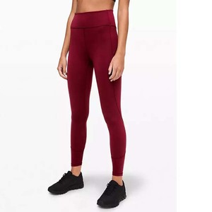 Leggings de sport et de yoga pour femmes, personnalisables en gros, en polyester et élasthanne, avec cordon de serrage, coupe capri - Product Image 4