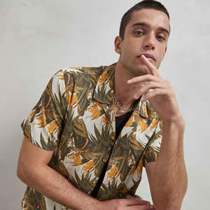 Nueva Colección Primavera Verano FY26, Camisa de Hombre 100% Algodón 120gsm, Diseño Vintage con Estampado Digital, Venta al Por Mayor para el Mercado Europeo - Product Image 1