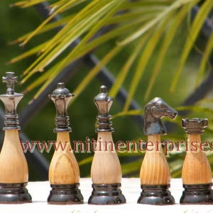Combinación de metal y madera de alta calidad, serie romana elegante, piezas de ajedrez de latón, juegos de mesa de ajedrez con caja de ajedrez elegante - Product Image 4