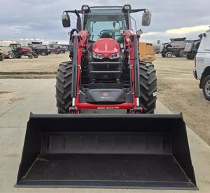 Tracteur agricole 4x4 Massey Ferguson 5M.145 150 CV avec roulement, modèle 2024 - Product Image 1