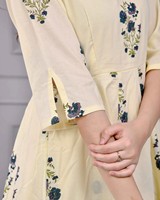 Ensemble de robe en coton imprimé floral jaune Saanvi pour femmes, confortable à porter au quotidien
