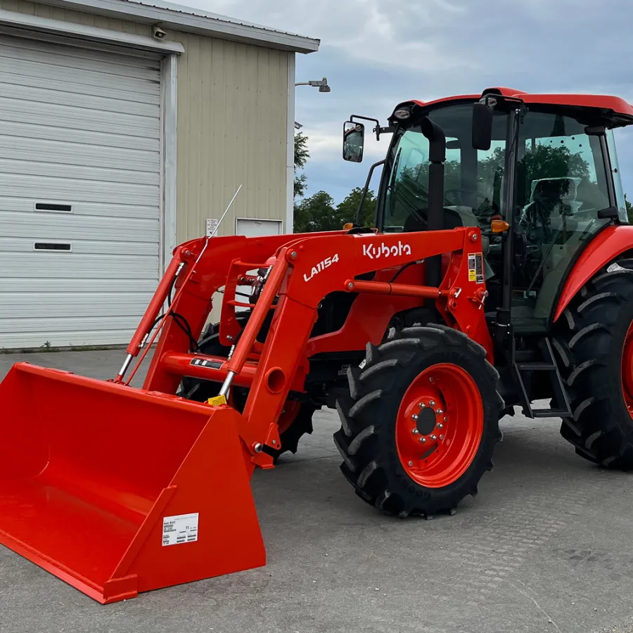 Precio barato Kubota 71HP M7060 Tractor con cargador frontal en stock Listo para envío