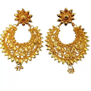Boucles d'oreilles de qualité supérieure serties de boucles d'oreilles de style Jhumka plaquées or 22CT de conception traditionnelle bijoux pour femmes portées par les exportateurs - Product Image 2