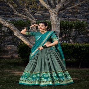 Vêtements de mariage Tussaer en soie avec imprimé floral et feuille Lehenga Choli Femme Fabricant de mode de Surat au taux le plus bas - Product Image 1