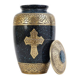 Vente en gros Urnes de crémation en laiton pour adultes Urnes de crémation en métal gravé personnalisées de haute qualité pour cendres humaines et adultes - Product Image 4