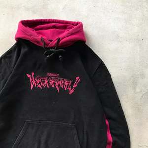 Hoodie d'hiver pour homme le plus vendu, nouveau design, broderie effet vieilli, 100% coton, imprimé numérique, logo personnalisé, poche, fabriqué au Pakistan, prix bas - Product Image 5