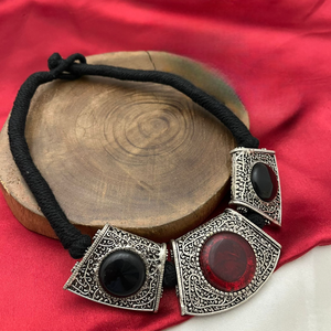 Bel ensemble de collier oxydé réversible pour femmes et filles Design double face avec des détails complexes des deux côtés - Product Image 2