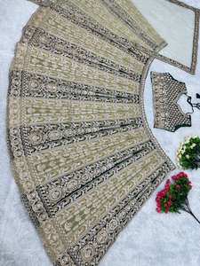 Ensemble de lehenga avec dupatta, broderie de designer, travail de séquence avec de vrais miroirs, travail manuel, vêtements indiens et pakistanais - Product Image 4