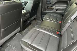 GMC Sierra King Ranch SuperCrew 2018 d'occasion en bon état, benne de 5,5 pieds, diesel turbo, automatique, conduite à gauche, sièges en cuir, pneus R17 - Product Image 3