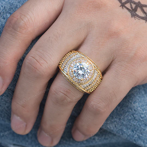 แหวนฮิปฮอปโมอิสซาไนต์แบบสั่งทำพิเศษ ประดับเพชรทรงบาแกตต์ ชุบทองบนเงินสเตอร์ลิง ได้รับการรับรองจาก GRA - Product Image 1