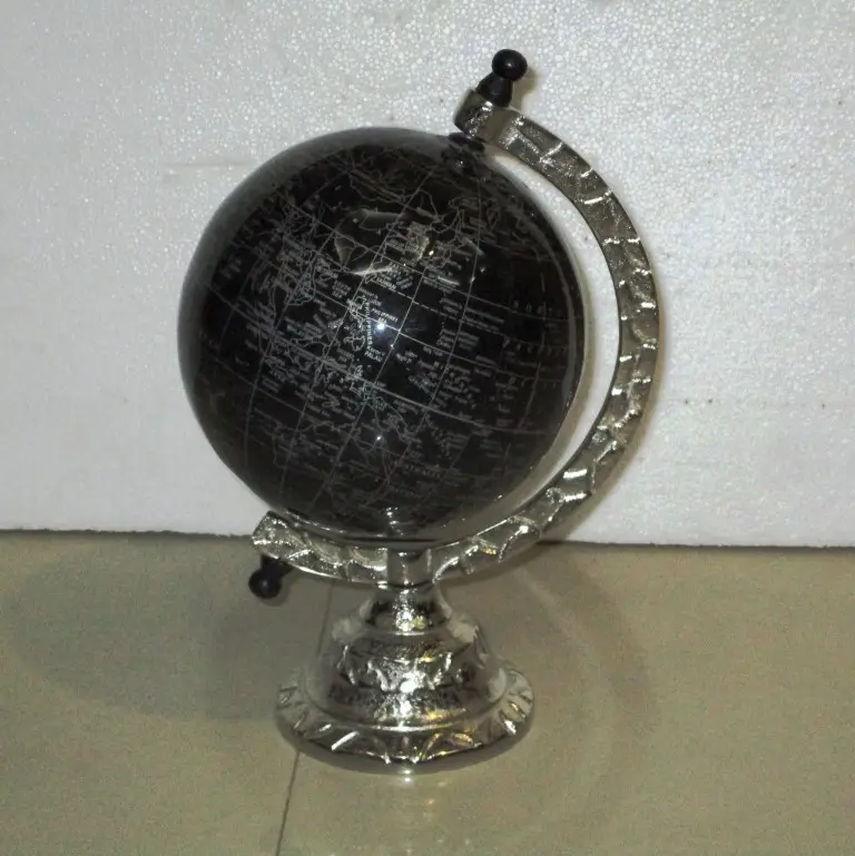 كرة طاولة معدنية من الألومنيوم مع كرة بلاستيكية.