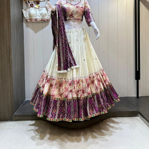 Diseñador de temporada festiva Chaniya Choli Ropa étnica india para mujer Vestido Garba y Dandiya - Product Image 1