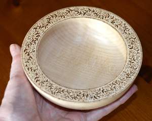 Assiette à dîner en bois d'acacia en vente chaude, assiette en bois de qualité pour mariage et autres occasions, gravée à la main, vaisselle de qualité pour le café - Product Image 5