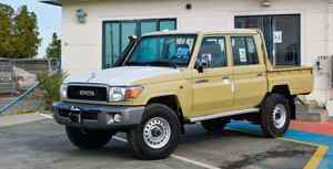 Toyota Usada de Bajo Kilometraje para Land Cruiser, Camioneta de Doble Cabina - Product Image 3
