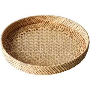 Plateau de service en rotin naturel fait à la main |   Plateau rond en osier pour le petit-déjeuner, les fruits et les collations |   Organisateur de table durable - Product Image 1