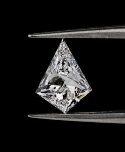 Anillo de tres piedras CVD de corte antiguo de oro blanco de 14 quilates con anillo de compromiso certificado IGI de par suelto cultivado en laboratorio brillante redondo - Product Image 1