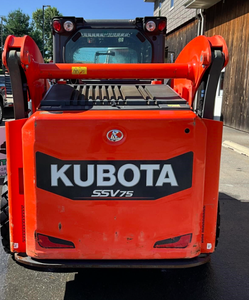 Chargeuse compacte Kubota SSV75 d'occasion haute performance, moteur, boîte de vitesses, capacité de 3 tonnes, godet noir, pneus, faible nombre d'heures de fonctionnement - Product Image 5