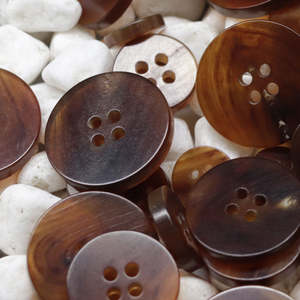 Boutons en corne de buffle faits à la main, écologiques, à quatre trous, pour vêtements, pulls, coupe-vent, costumes, manteaux, vestes - Product Image 5