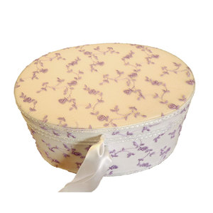 Fliederfarbenes Tüllband auf Spule - Ovale Box im Blumenstil - Product Image 1
