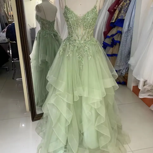 Robes de soirée de luxe à sequins noirs à manches courtes silhouette sirène longueur au sol sans bretelles avec des perles de cristal pour femmes - Product Image 1