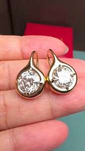 Boucles d'oreilles pendantes en or jaune 14 carats avec halo de diamants ronds de laboratoire 2+2 ct - Product Image 3