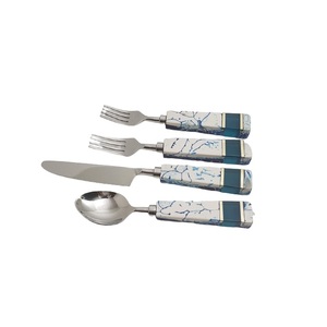 Ensemble de couverts en acier inoxydable plaqué or moderne, cinq pièces, cuillère, fourchette, design durable, compatible lave-vaisselle - Product Image 6