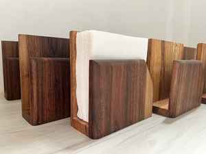 Servilletero de Resina y Madera Hecho a Mano, Diseño Rústico Moderno y Duradero para Servilletas de Papel, Uso en la Cocina - Product Image 3