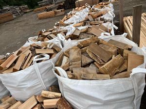 High-Quality Kiln Dried Split Firewood Oak Stacks Bulk <b>Pallets</b> and Bags Custom Brand OEM ODM Service - Product Image 2