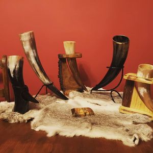 Cuerno para Beber Vikingo Natural Hecho a Mano, Jarra de Cerveza Medieval Nórdica - Product Image 1