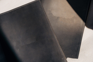 2024 cuero A4 con soporte central elástico soporte de menú con carpeta de restaurante en relieve carpeta cubierta personalizada - Product Image 5