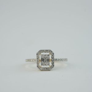 แหวนเพชรที่โตในแล็บ0.90Ct พรีเมี่ยมแบบ Baguette และ VS1 IGI ทรงกลมได้รับการรับรองว่าเป็นสีทองกุหลาบสีเงินเครื่องประดับสำหรับงานแต่งงานงานหมั้น - Product Image 2