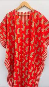 Vestido Mini Kaftan Floral Indio de Algodón, Cintura Natural, Hecho a Mano, Cuello en V, Ropa de Dormir para Mamás - Product Image 2