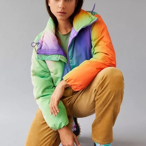 Venta al por mayor de chaqueta de invierno gruesa profesional de las mujeres de color del arco iris personalizado impreso Stand Bubble Puffer Golden Zip-up largo recubierto - Product Image 5