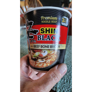Fideos Instantáneos NONGSHIM SHIN BLACK CUP, Paquete de 6 (101 g) - Product Image 3