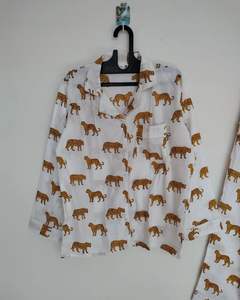 Cómodo Pijama de algodón con estampado de tigre para mujer, ropa de dormir informal hecha a mano, conjunto de ropa de dormir cómoda India - Product Image 5
