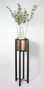 Pot de fleurs décoratif design vintage avec support, jardinière en métal couleur or de qualité exclusive, forme carrée - Product Image 2