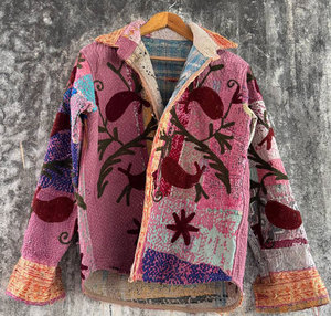 Chemise-veste en coton Kantha vintage unique, faite à la main et matelassée, idéale pour la superposition, style Suzani - Product Image 1