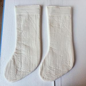 ถุงเท้าผ้าฝ้ายออร์แกนิกสั่งทำพิเศษ สีขาว ตกแต่งลายควิลท์ นุ่ม ระบายอากาศได้ดี เหมาะสำหรับตกแต่งแขวนในเทศกาลอีสเตอร์และคริสต์มาส ขนาดกลาง รูปทรงยาว - Product Image 1