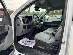 รถบรรทุกพื้นเรียบ F-550 ปี 2023 สภาพดีเยี่ยม พร้อมบริการจัดส่งถึงที่ทั่วโลก - Product Image 2