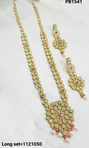 ชุดสร้อยคอยาวประดับมุกโมติไข่มุกและ kundan สีทองมุกมุกพร้อมต่างหูเข้าคู่กัน