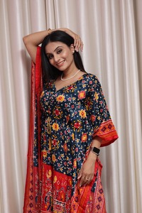 Dernier modèle de kaftan indien en soie Tussar pure de Fab Zone, imprimé Bandhani, lourd, brodé, pour mariages pakistanais, décontracté et élégant - Product Image 5