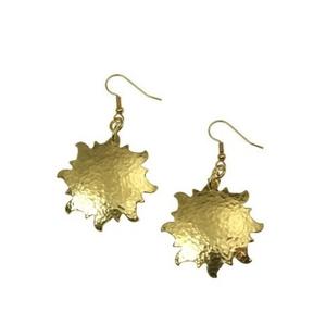 Impresionantes pendientes de oro de metal hechos a mano de alta calidad con diseños modernos y un acabado pulido Premium para los amantes de la moda - Product Image 2