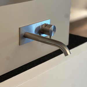 Grifo Mezclador Alto de Acero Inoxidable CEA Design MIL045 con una Sola Palanca para Lavabo de Baño, con Líneas Arquitectónicas para Encimeras Modernas - Product Image 4