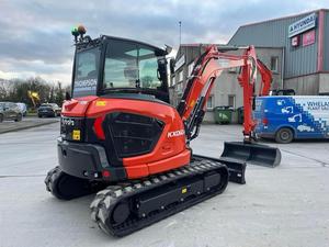 รถขุดตีนตะขาบคุณภาพสูง Kubota KX060 สีแดง กำลังขุดสูง ความจุบุ้งกี๋ 0.03 ลบ.ม. พร้อมส่งออก - Product Image 1