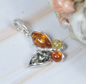 Colgante de múltiples piedras preciosas con diseño de mariposa de ámbar Báltico Natural de Plata de Ley sólida 925 - Product Image 1