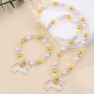 2 個キッズユニコーンペンダントネックレスブレスレットセットカラフルなアクリルビーズ DIY ジュエリーパーティー記念品ドレスアップジュエリー - Product Image 5